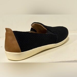 Life Stride Black and Tan Women's Loafers